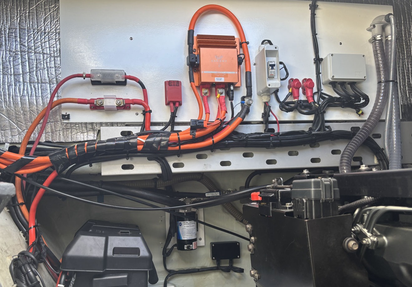 Leopard 45 engine bay electrical