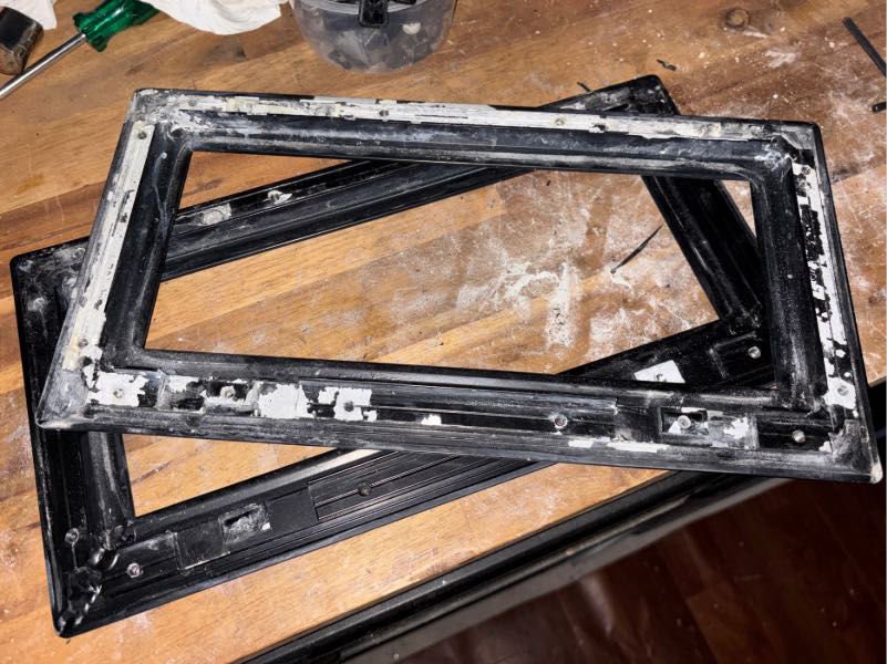 Lewmar Portlight Corrosion problems