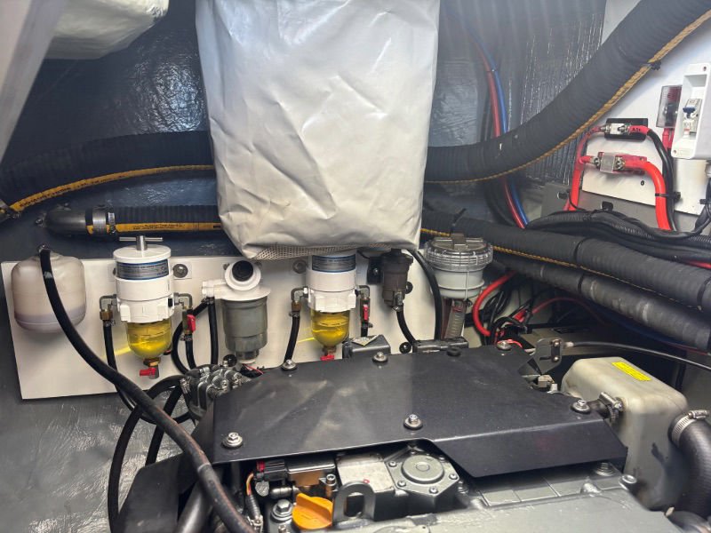 Leopard 45 Engine Bay Fuel Filters